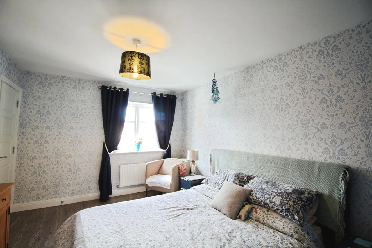Rosewood Drive, Dewsbury, WF12, photo 13