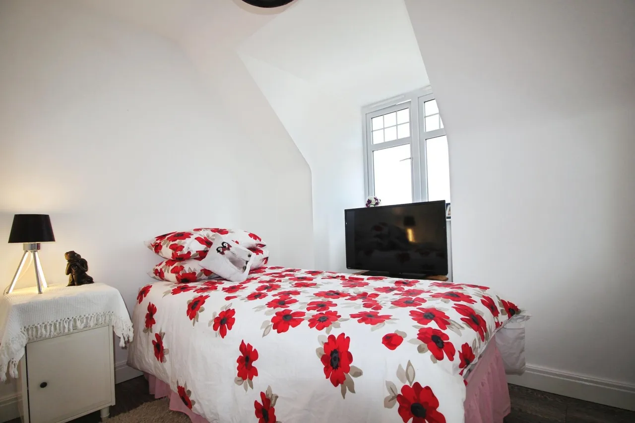 Rosewood Drive, Dewsbury, WF12, photo 16