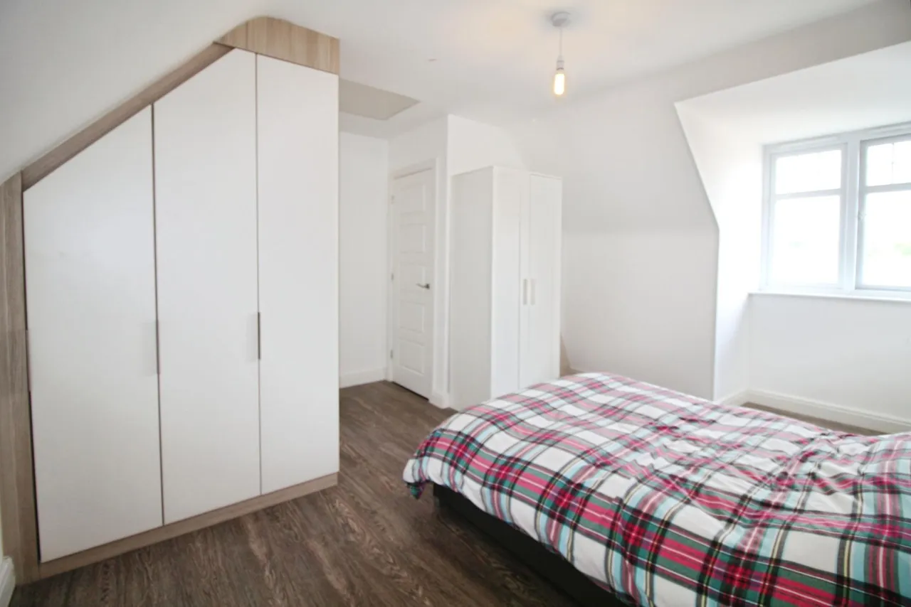 Rosewood Drive, Dewsbury, WF12, photo 17