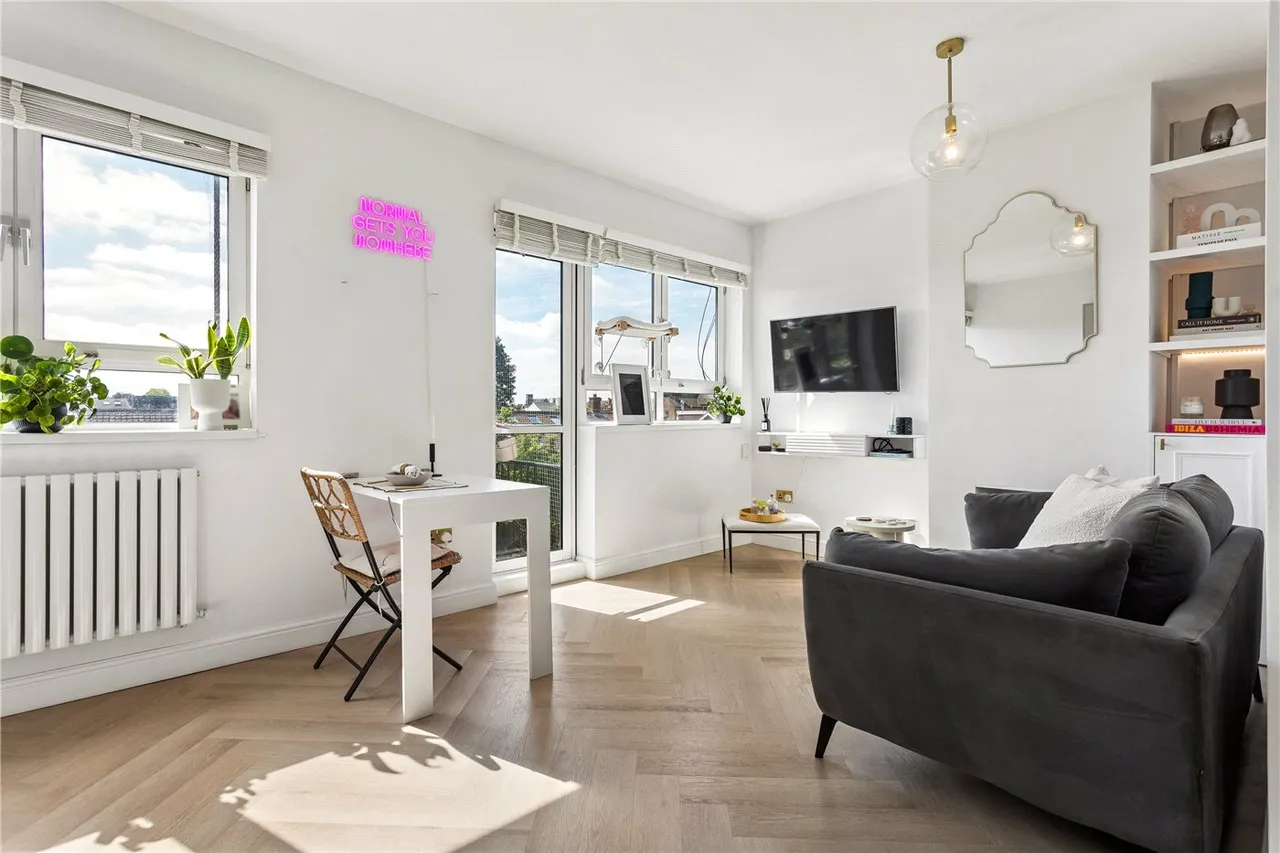 1 bed flat for sale, Holdernesse Road, London, SW17