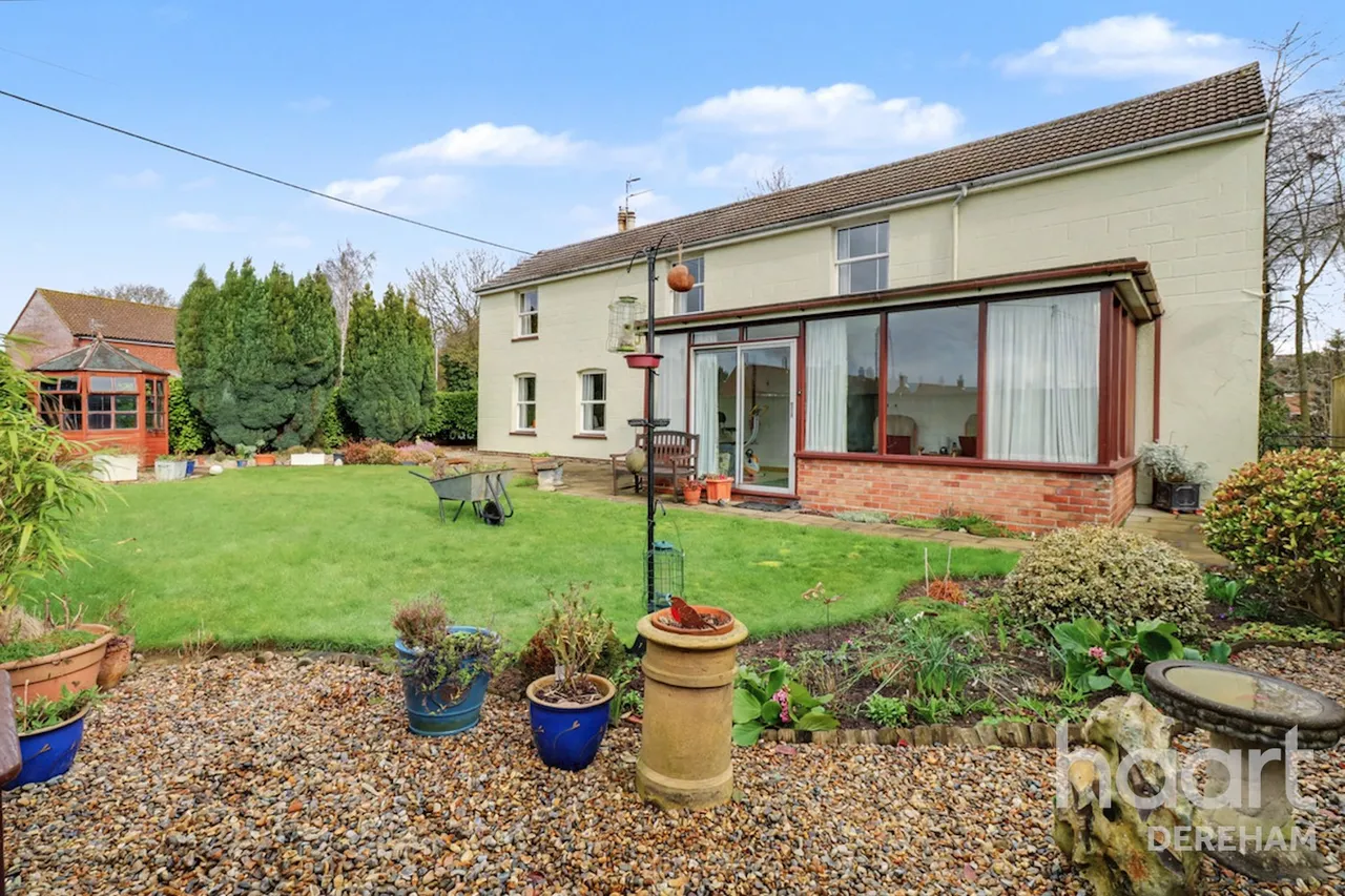 3 bed house for sale, Holt Road, Fakenham, NR21