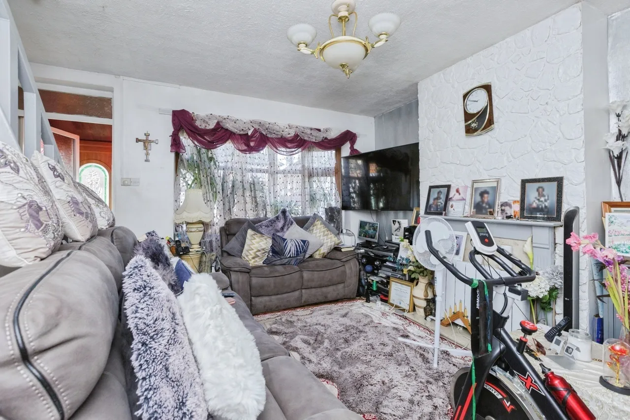 Tunstall Crescent, Humberstone, LE4, photo 2