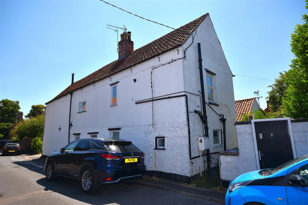 3 bed house for sale — Holme Lane, Ruskington, Sleaford