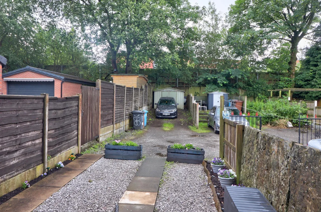 Beal Lane, Oldham, OL2, photo 13