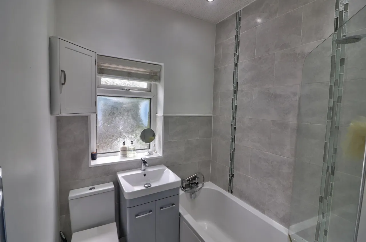 Beal Lane, Oldham, OL2, photo 12