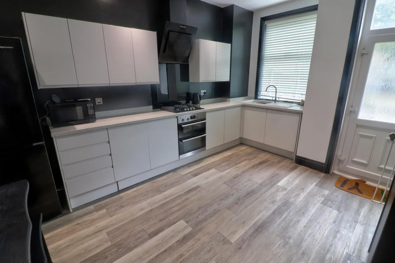 Beal Lane, Oldham, OL2, photo 6