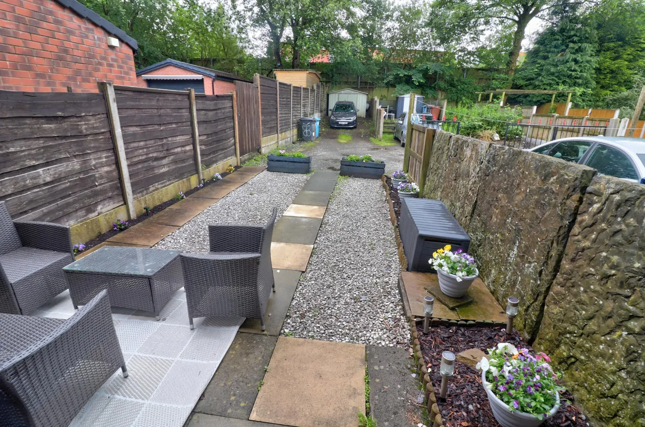 Beal Lane, Oldham, OL2, photo 4