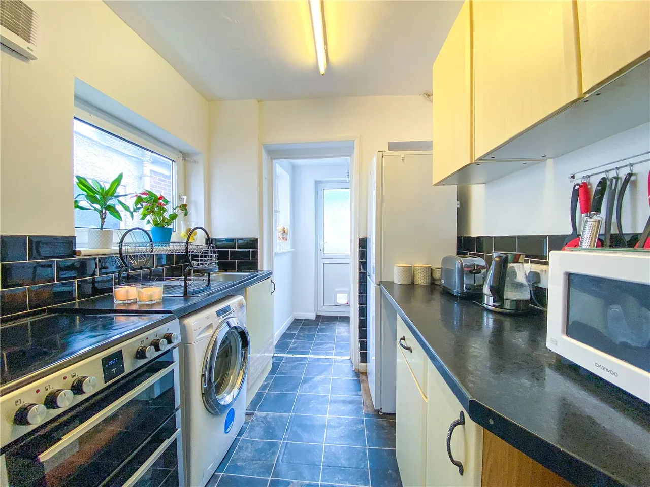 4 bed house to rent, Lower Bevendean Avenue, Brighton, BN2