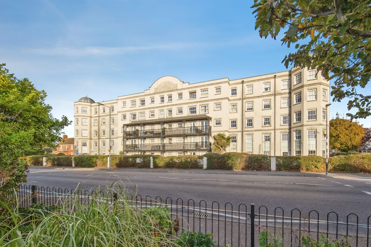 1 bed flat for sale, Marine Parade West, Clacton-On-Sea, CO15
