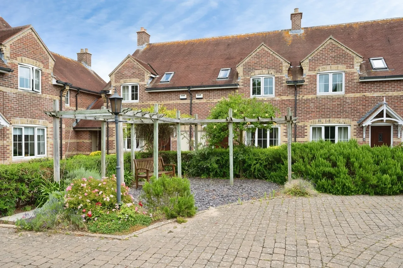 Fountain Square, Hayling Island, PO11, photo 12