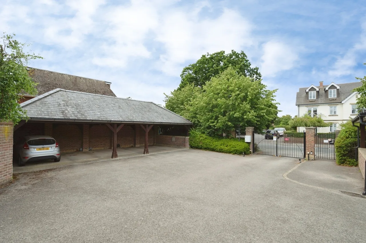 Fountain Square, Hayling Island, PO11, photo 13
