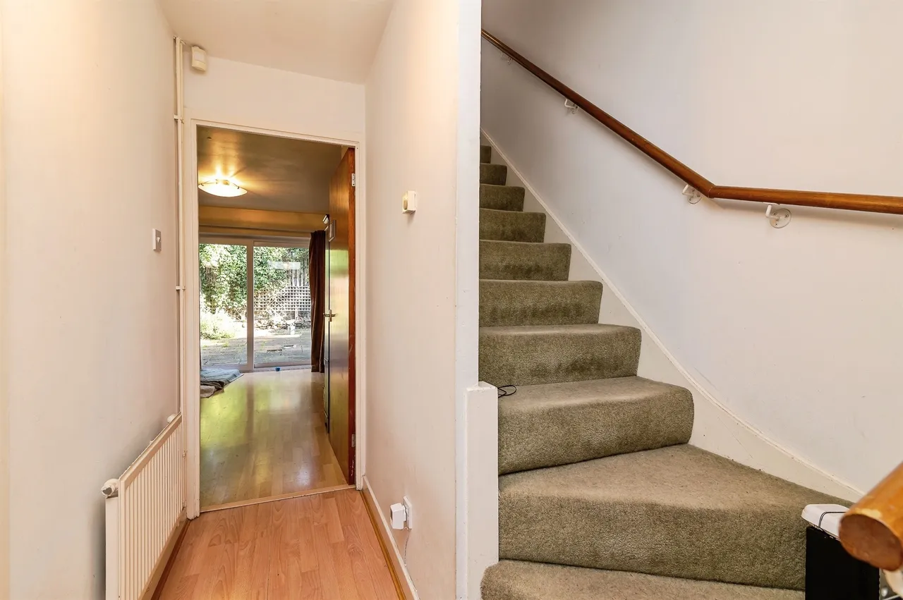 Newcastle Farm Drive, Nottingham, NG8, photo 2
