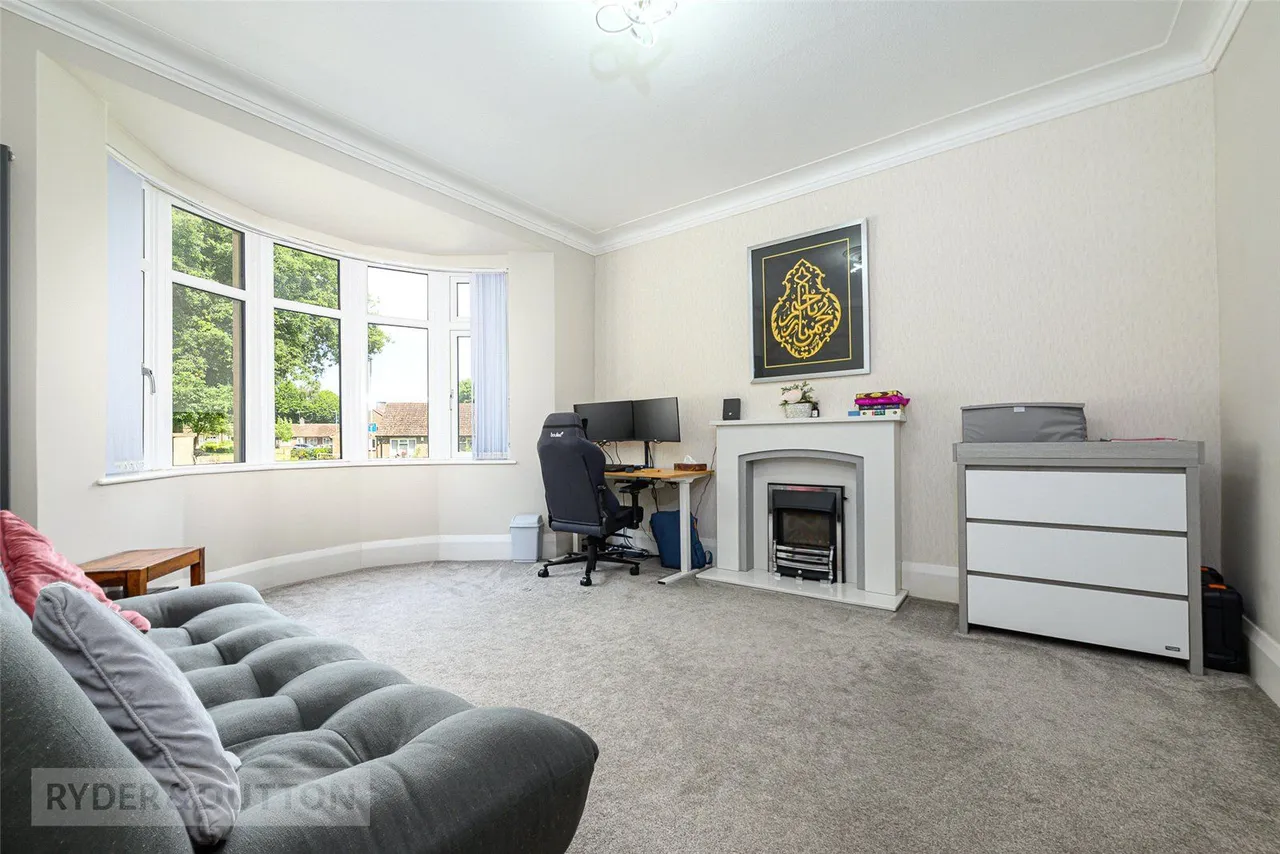 Blackmoorfoot Road, Crosland Moor, HD4, photo 11