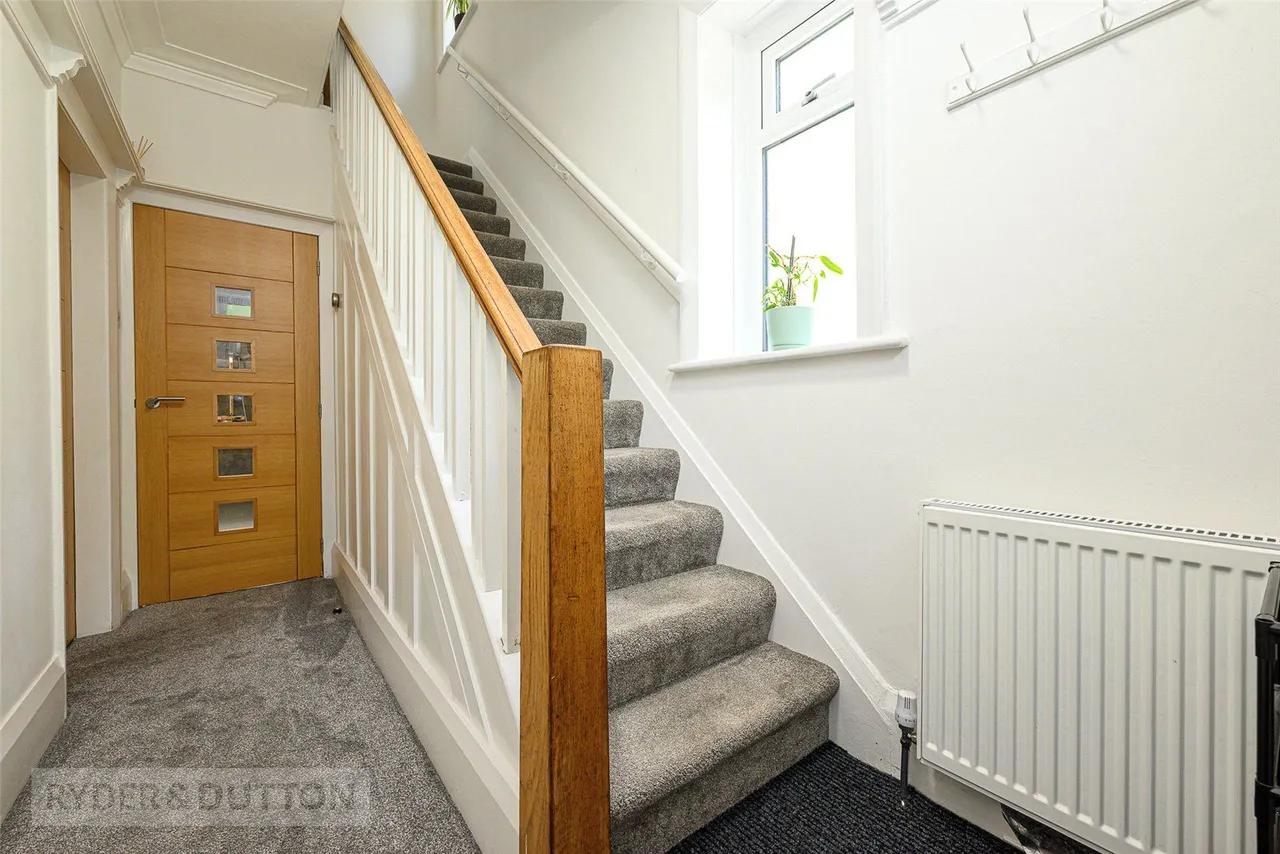Blackmoorfoot Road, Crosland Moor, HD4, photo 14