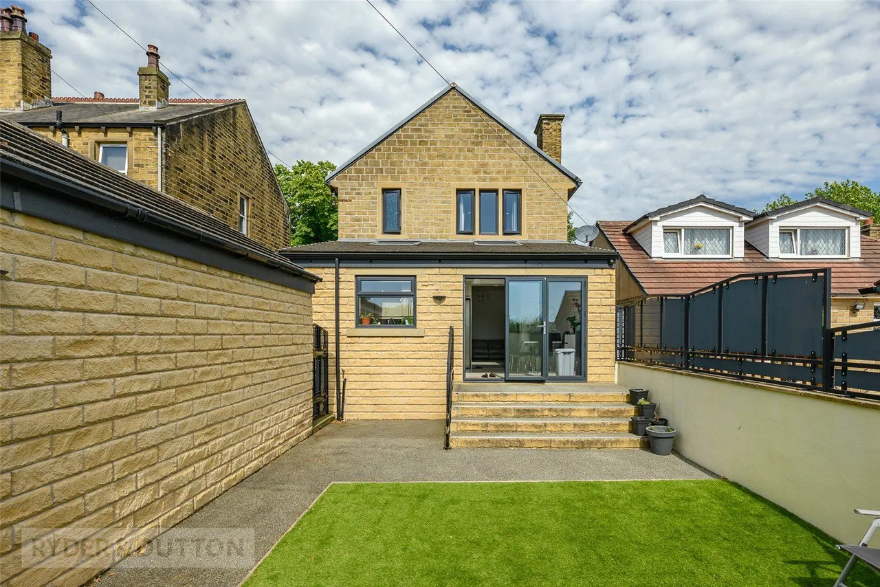 Blackmoorfoot Road, Crosland Moor, HD4, photo 24
