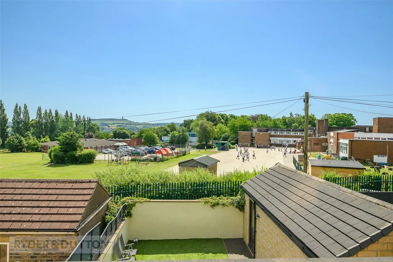 Blackmoorfoot Road, Crosland Moor, HD4, photo 23
