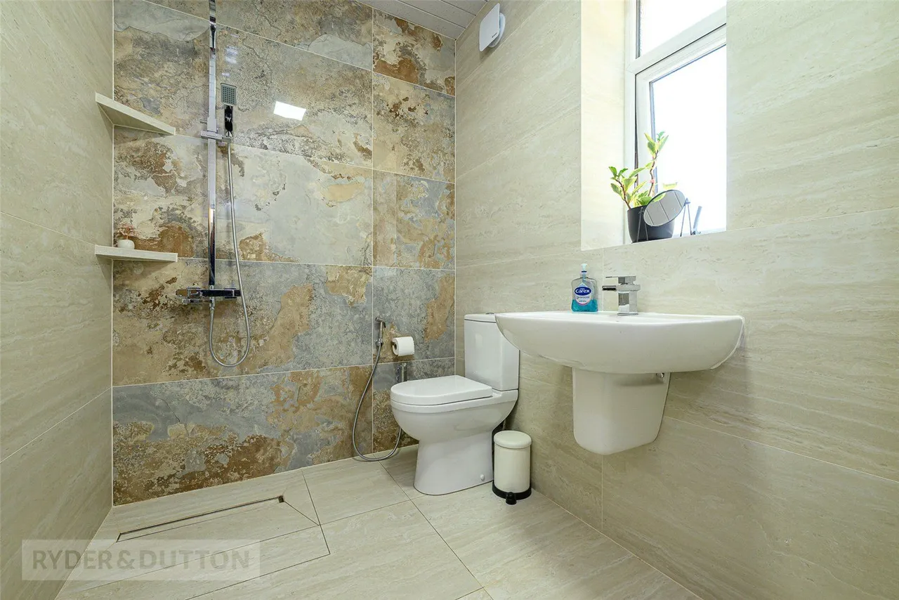 Blackmoorfoot Road, Crosland Moor, HD4, photo 13