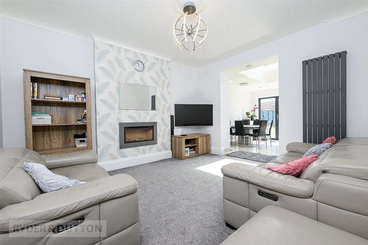 Blackmoorfoot Road, Crosland Moor, HD4, photo 9