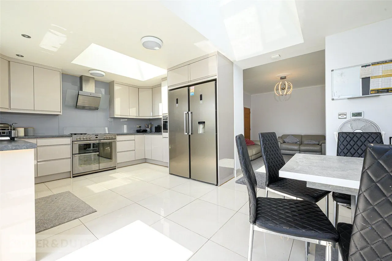 Blackmoorfoot Road, Crosland Moor, HD4, photo 4