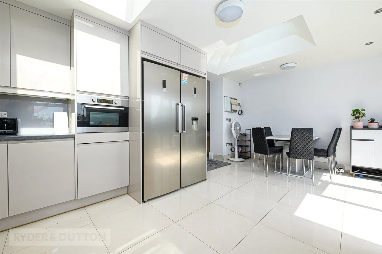 Blackmoorfoot Road, Crosland Moor, HD4, photo 6