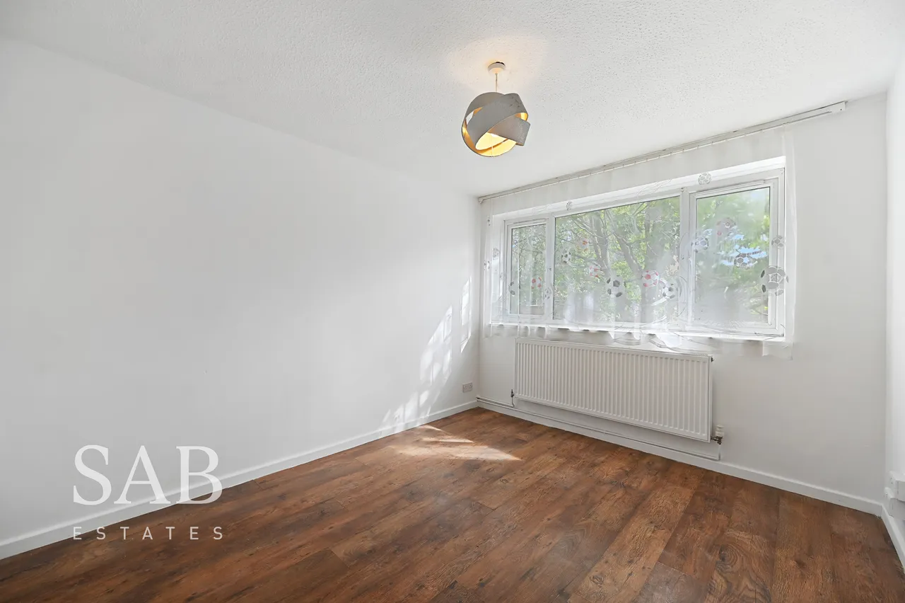 Buckingham Avenue, Perivale, UB6, photo 10