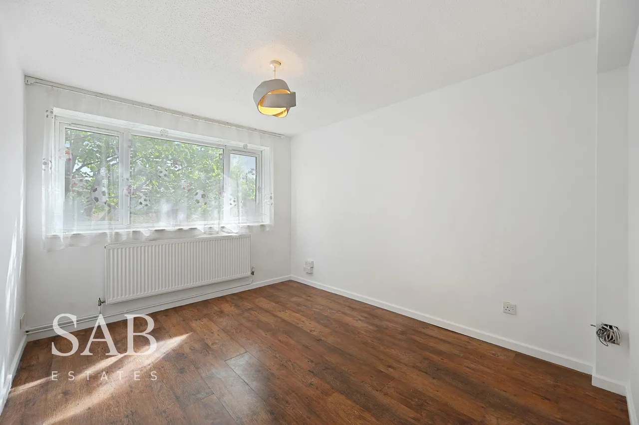 Buckingham Avenue, Perivale, UB6, photo 9