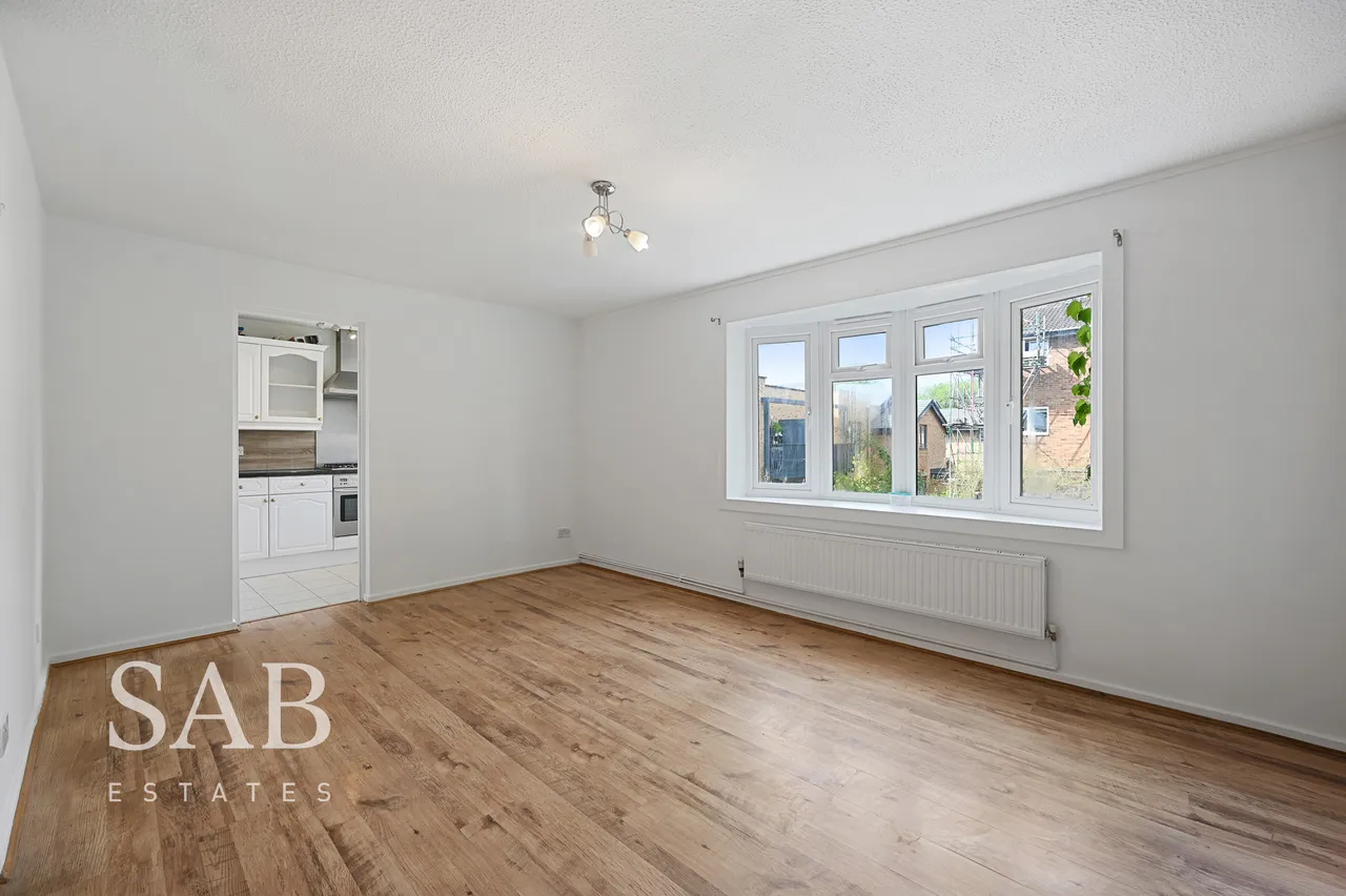 Buckingham Avenue, Perivale, UB6, photo 2