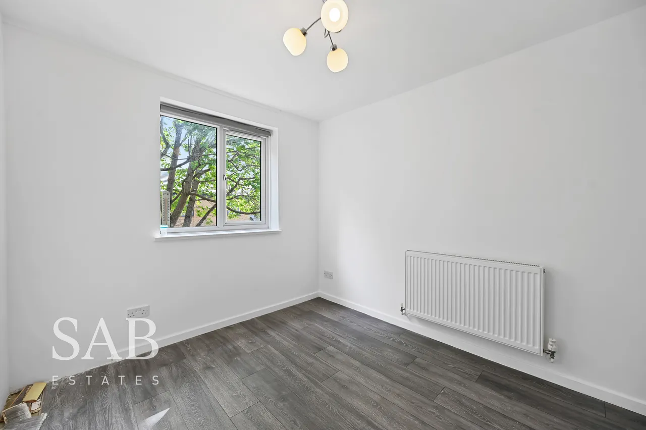 Buckingham Avenue, Perivale, UB6, photo 7