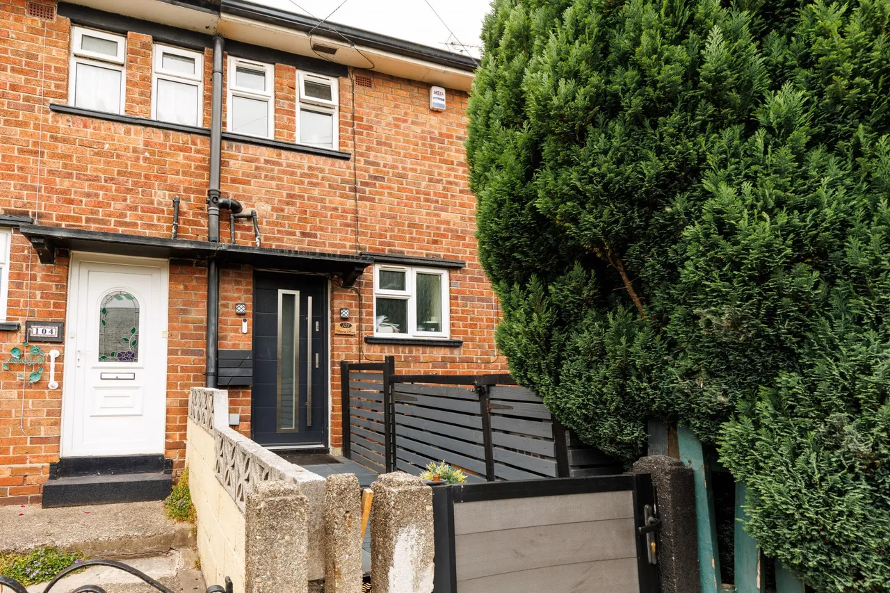 3 bed house for sale, Victoria Road, Wrexham, LL11