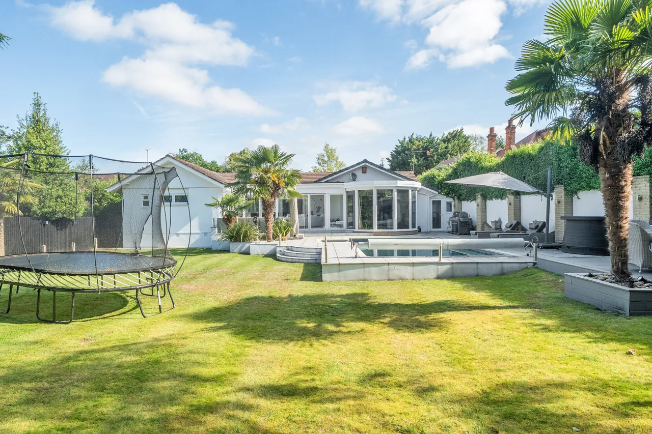 5 bed house for sale — The Avenue, Farnham Common, SL2