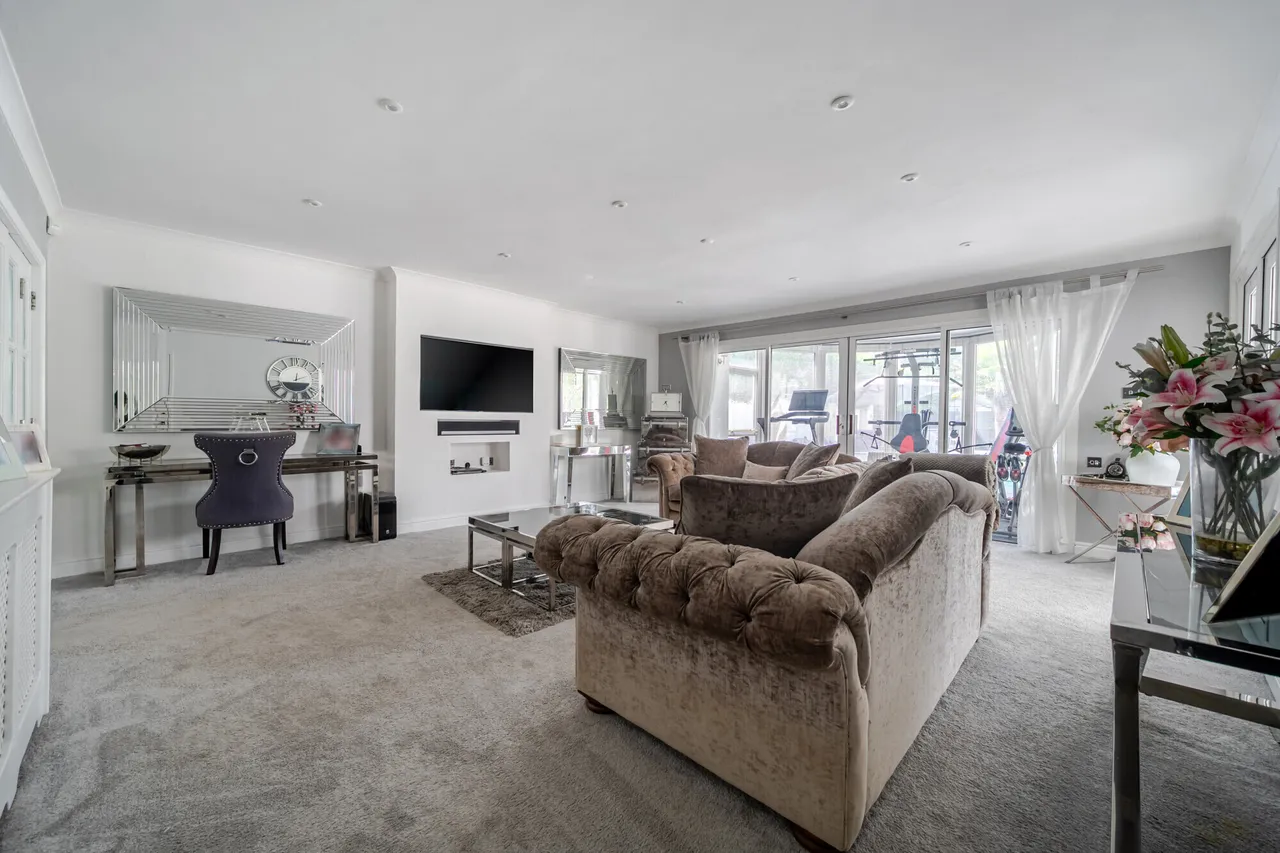 The Avenue, Farnham Common, SL2, photo 3