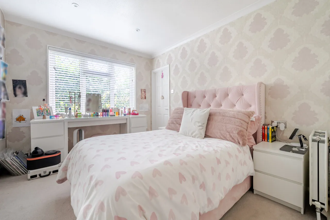 The Avenue, Farnham Common, SL2, photo 12