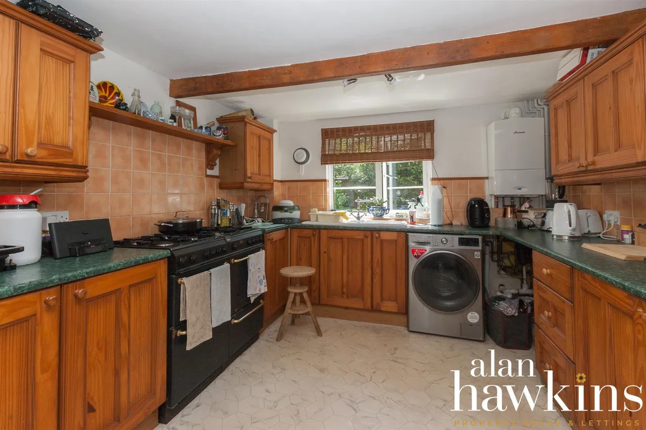 Church Lane, Lyneham, photo 5
