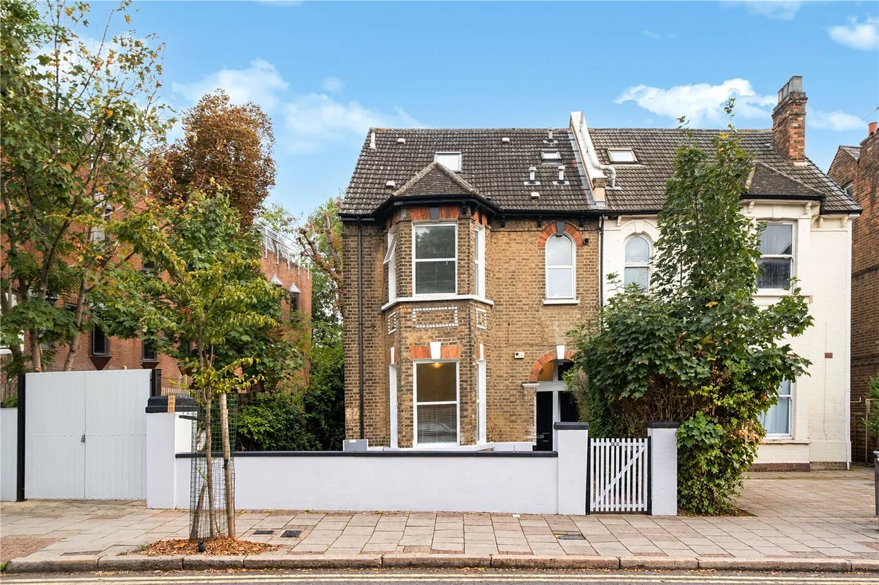 Cricklewood Lane, Willesden Green, NW2, photo 14