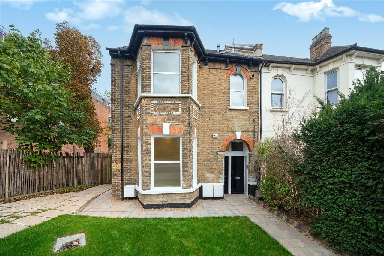 Cricklewood Lane, Willesden Green, NW2, photo 8