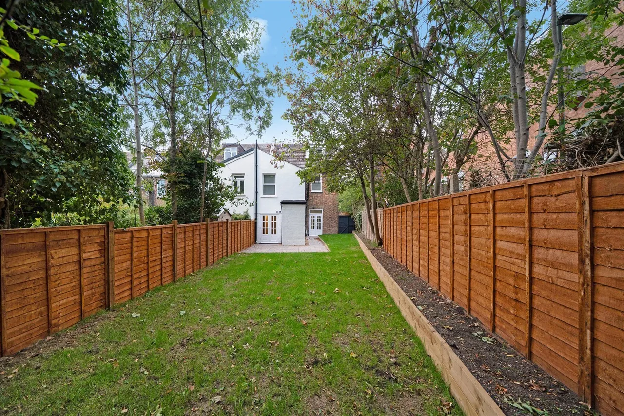 Cricklewood Lane, Willesden Green, NW2, photo 12