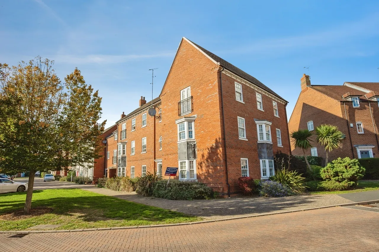 2 bed flat for sale, Willow Road, Loughborough, LE12