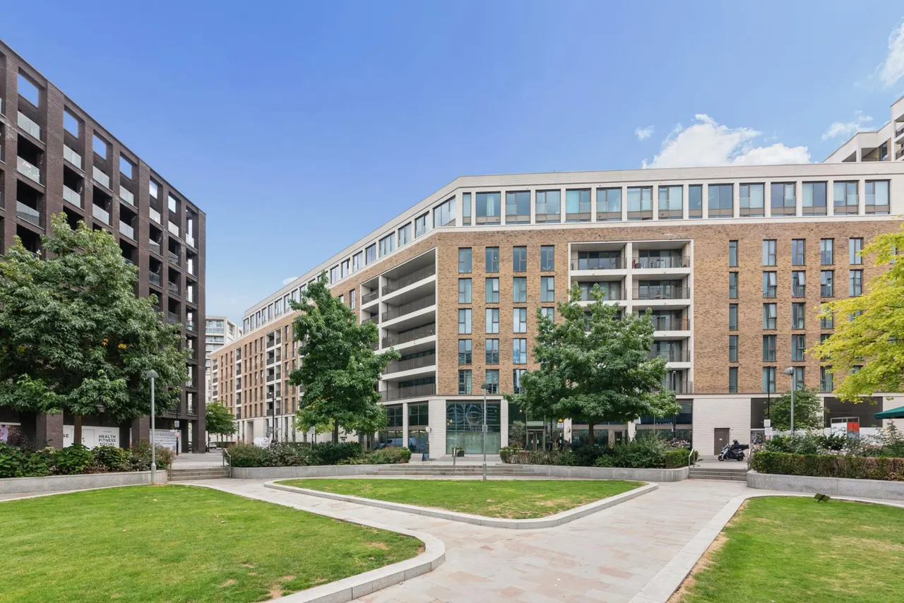 Admiralty Avenue, London, E16, photo 17