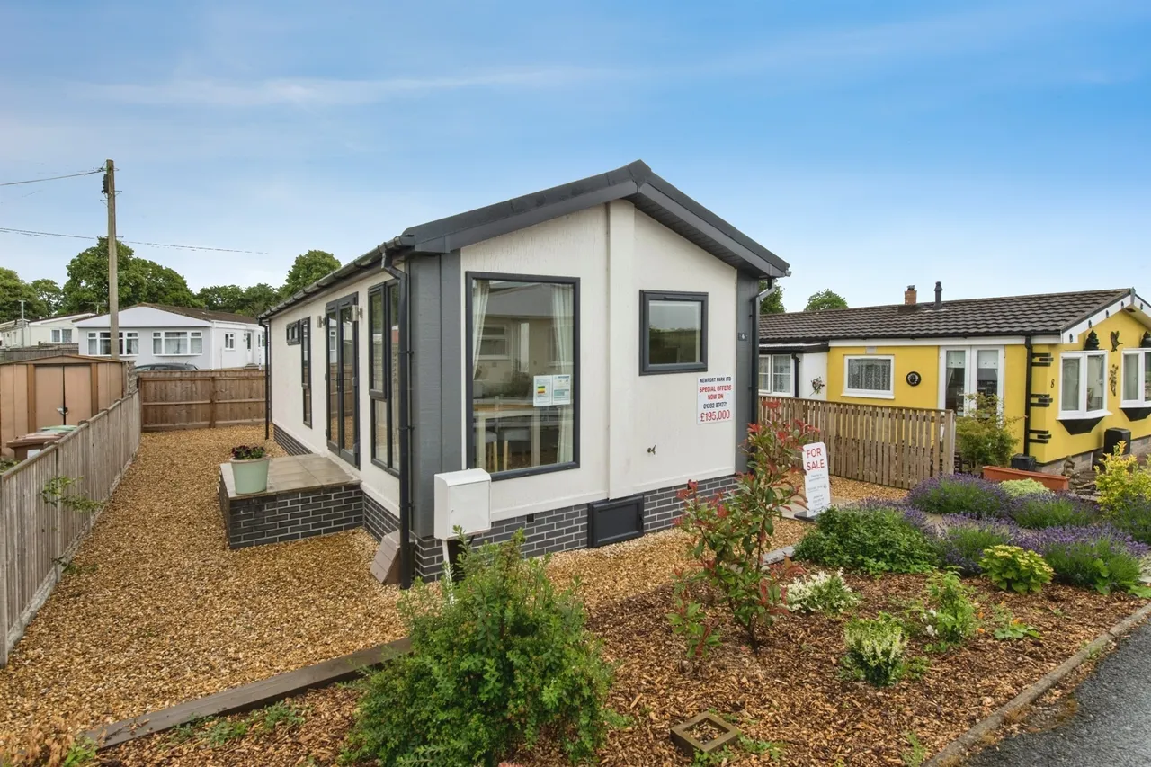 2 bed park home for sale, Central Avenue, Newport Park, EX2