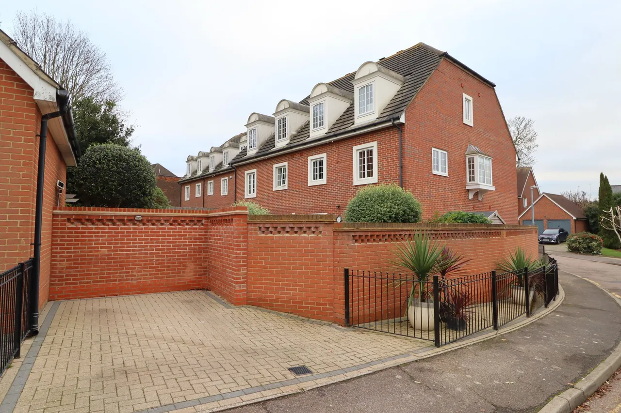 Rectory Garth, Rayleigh, Essex, SS6 8BB, photo 7