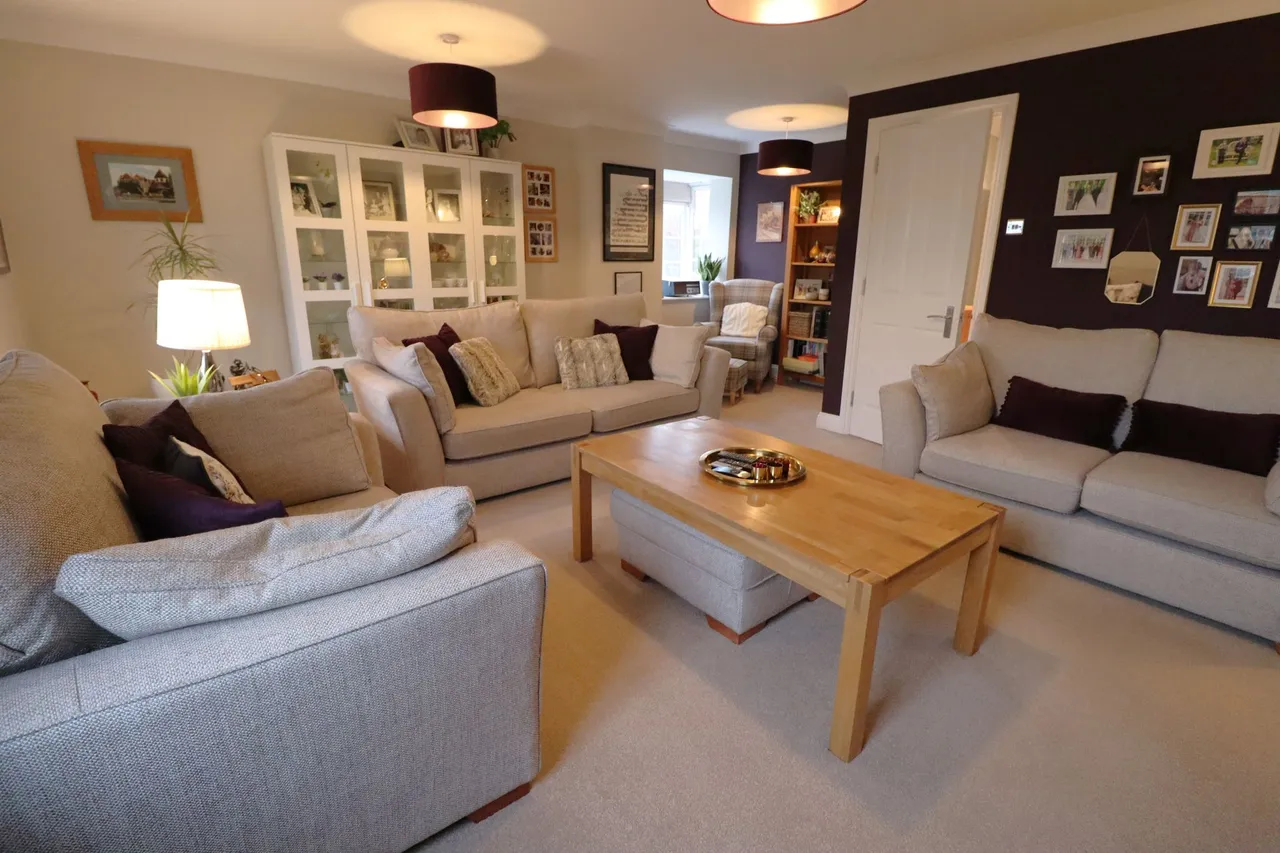 Rectory Garth, Rayleigh, Essex, SS6 8BB, photo 4