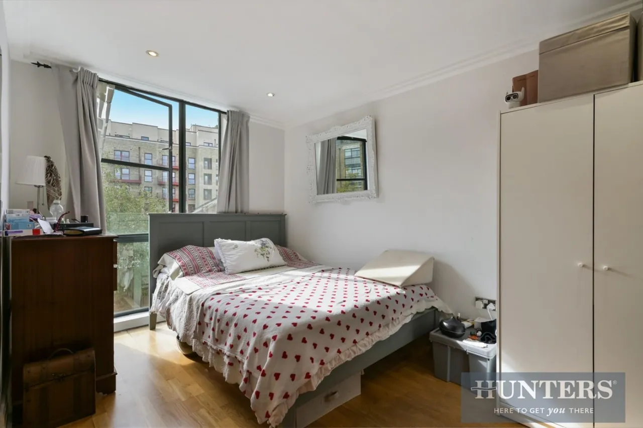 Town Meadow, Brentford, TW8, photo 5
