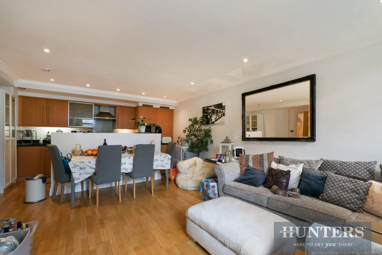 Town Meadow, Brentford, TW8, photo 2