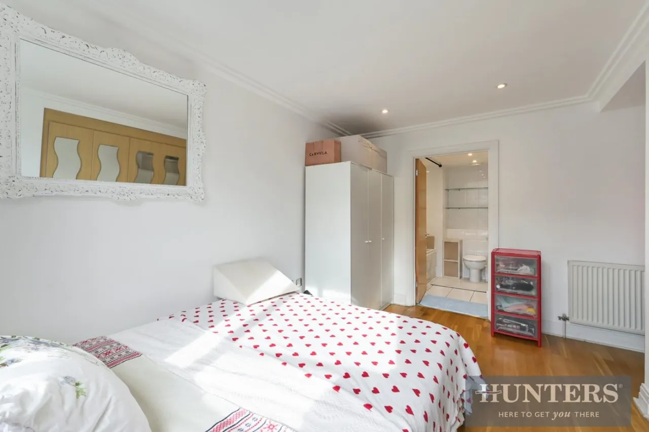 Town Meadow, Brentford, TW8, photo 6
