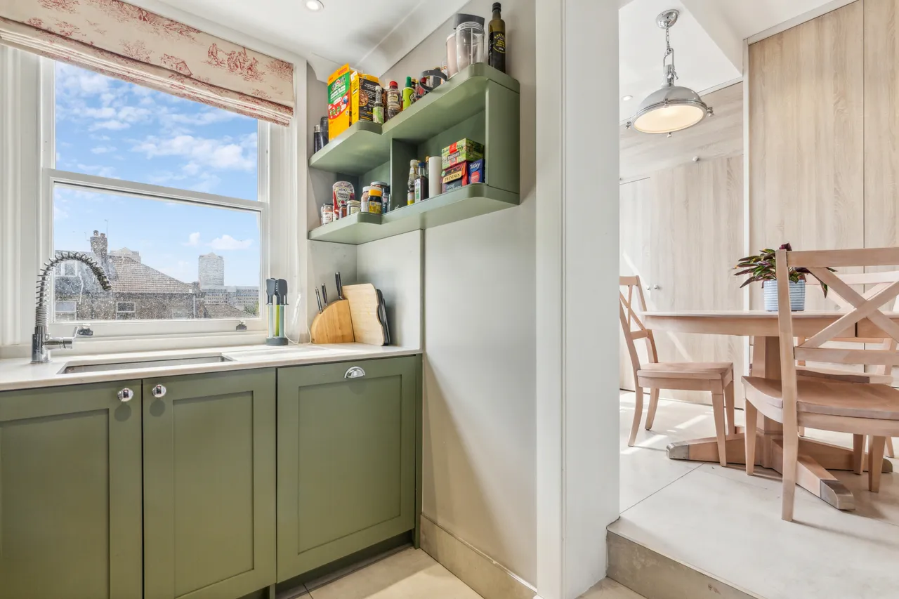 Aspley Road, London, SW18, photo 9