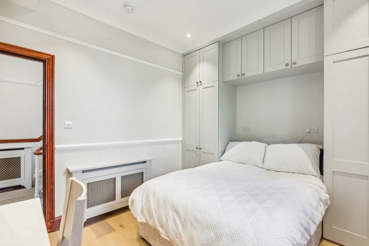 Aspley Road, London, SW18, photo 12