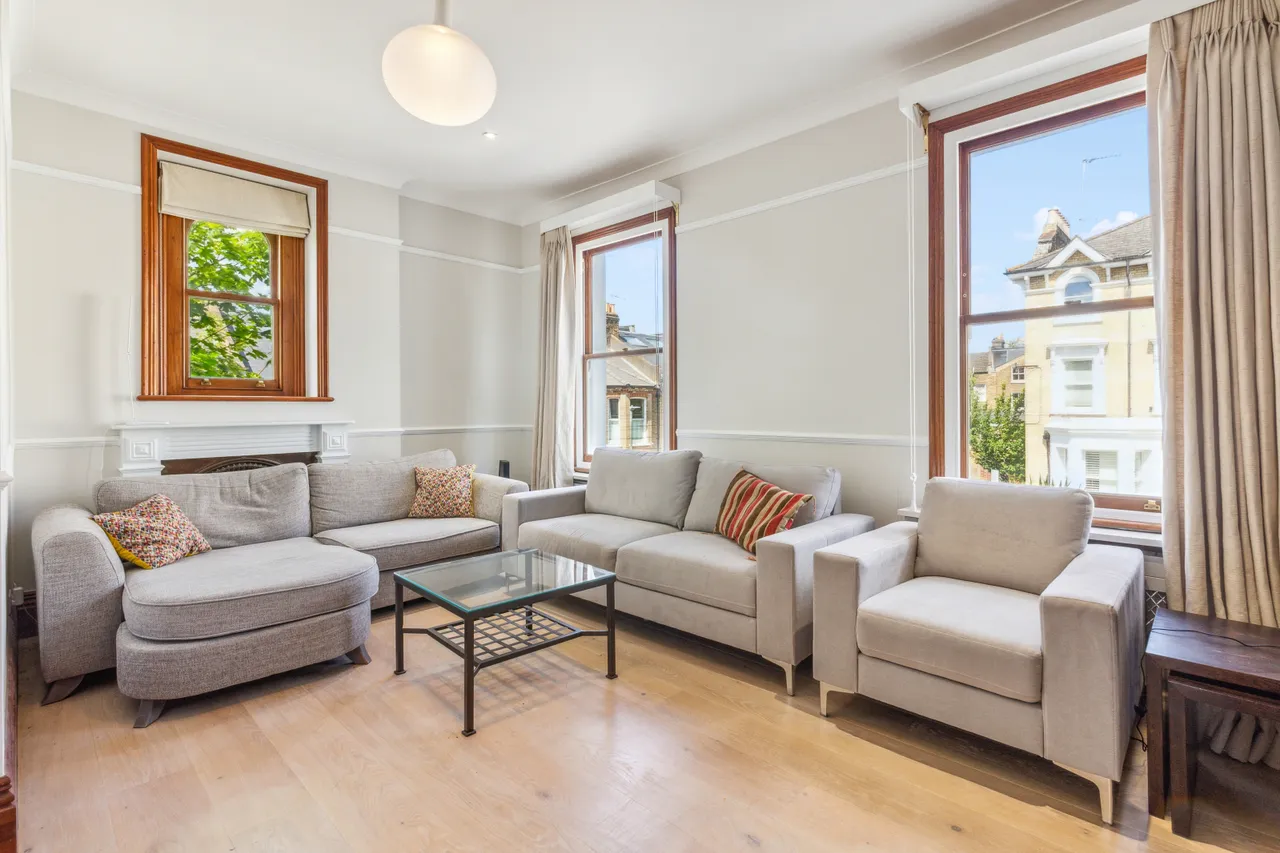 4 bed flat for sale, Aspley Road, London, SW18