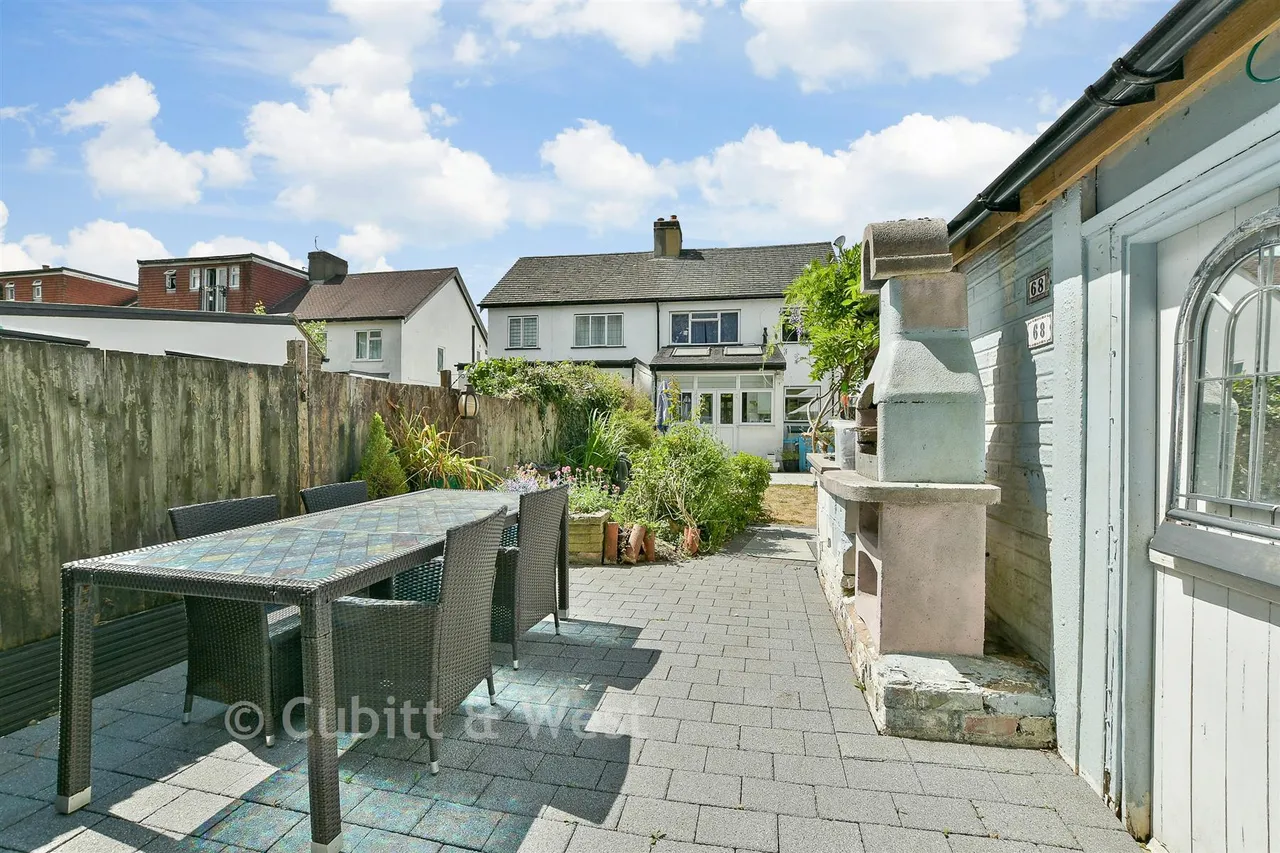 Court Avenue, Coulsdon, CR5, photo 19