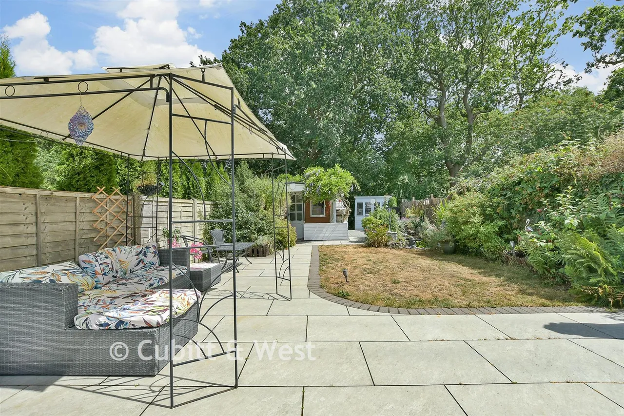 Court Avenue, Coulsdon, CR5, photo 9