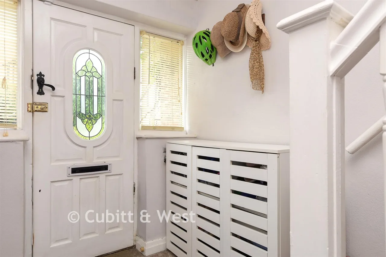 Court Avenue, Coulsdon, CR5, photo 14